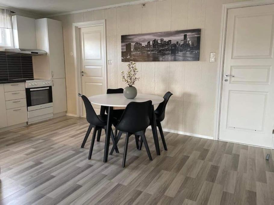 Sentral Og Koselig Leilighet Tromsø Buitenkant foto