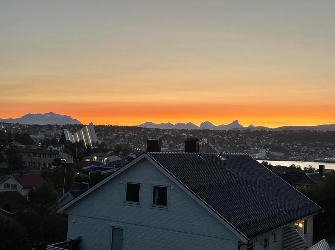 Sentral Og Koselig Leilighet Tromsø Buitenkant foto